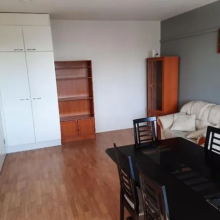 50M2 Apartment Free Parking And Laundry, 20Min To Center *